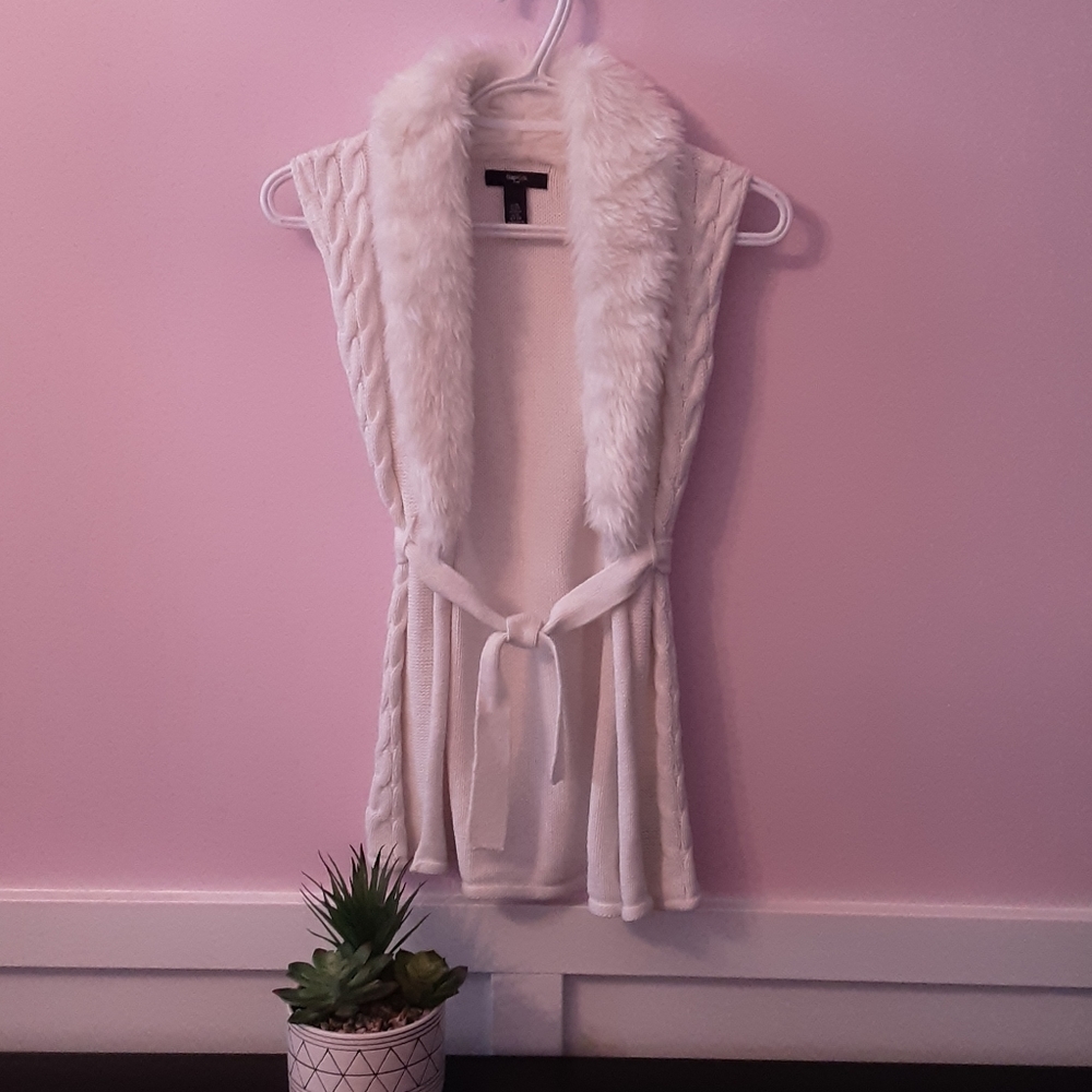 GIRLS: GAP Cable-knit vest (sz: XL - 12 yrs)